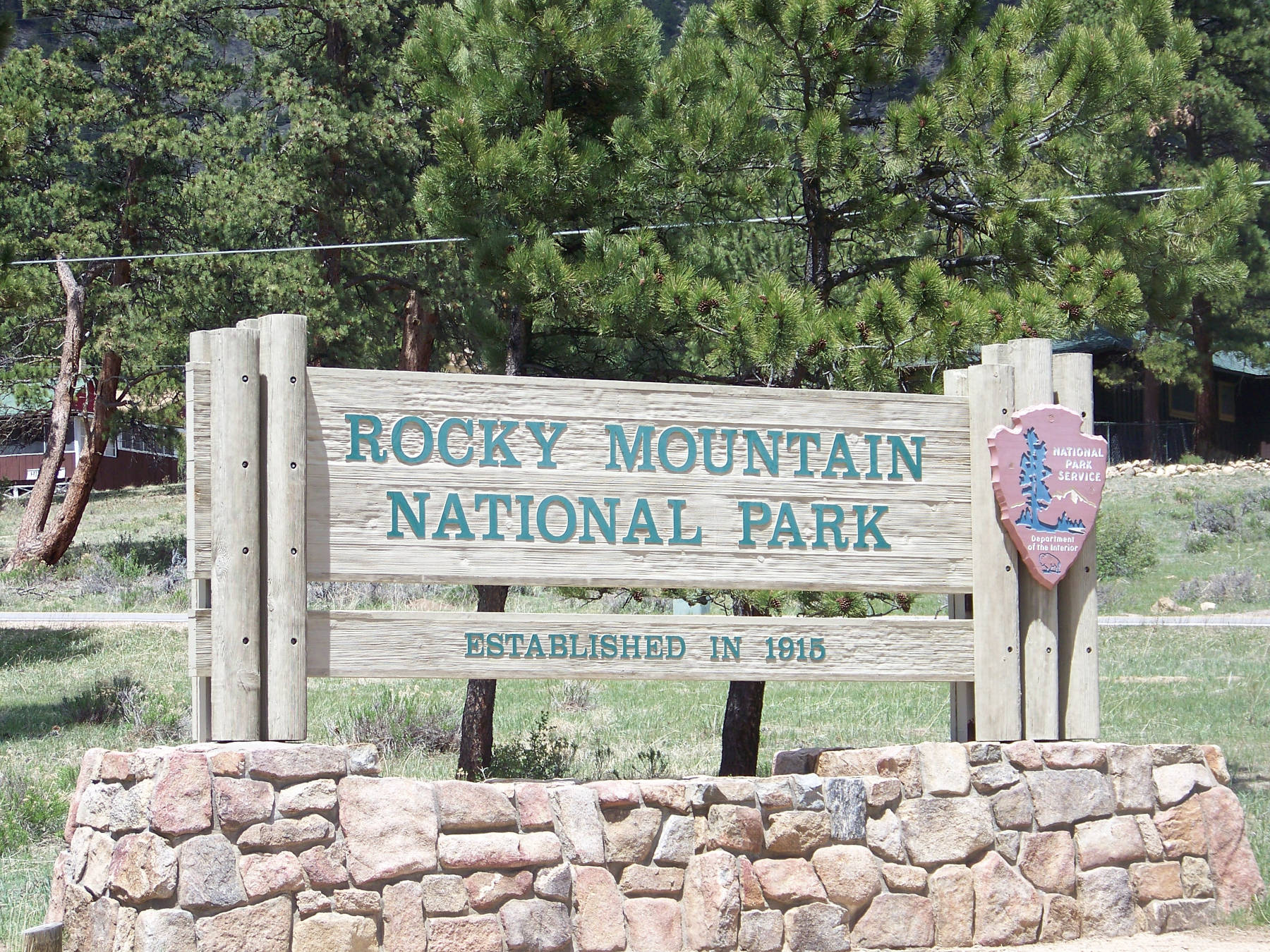 Rocky Mountain National Park entrance sign - HelloTrail.com