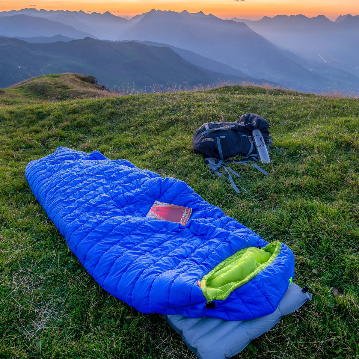 Sleeping bag and sleeping pad with mountain views - HelloTrail